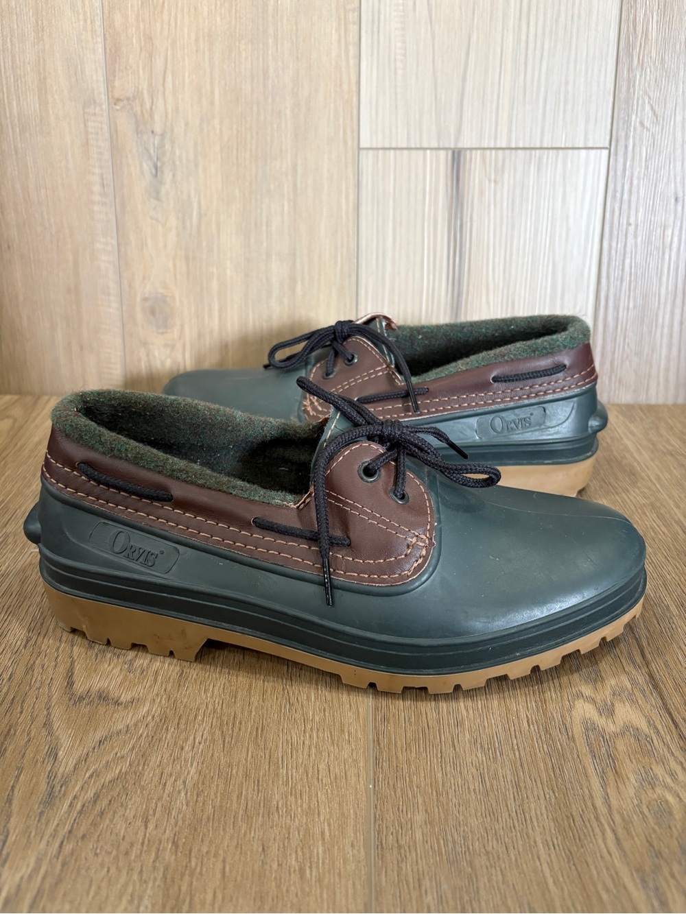 Vintage Orvis made in Canada Green and Brown Low Top Duck Lined Shoes M8 W10